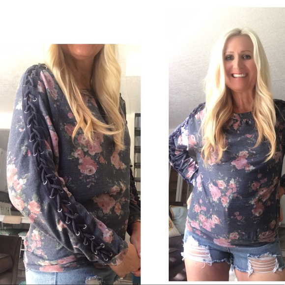 🤩Lace Up Arm Floral Top ⭐️ - Picture 2 of 2